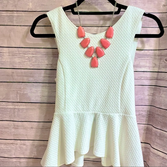 FREE w purchase * Coral Pink faux- Kendra Scott Statement Necklace * - Picture 3 of 3